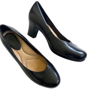 EUC Earth Brand Leather Heels